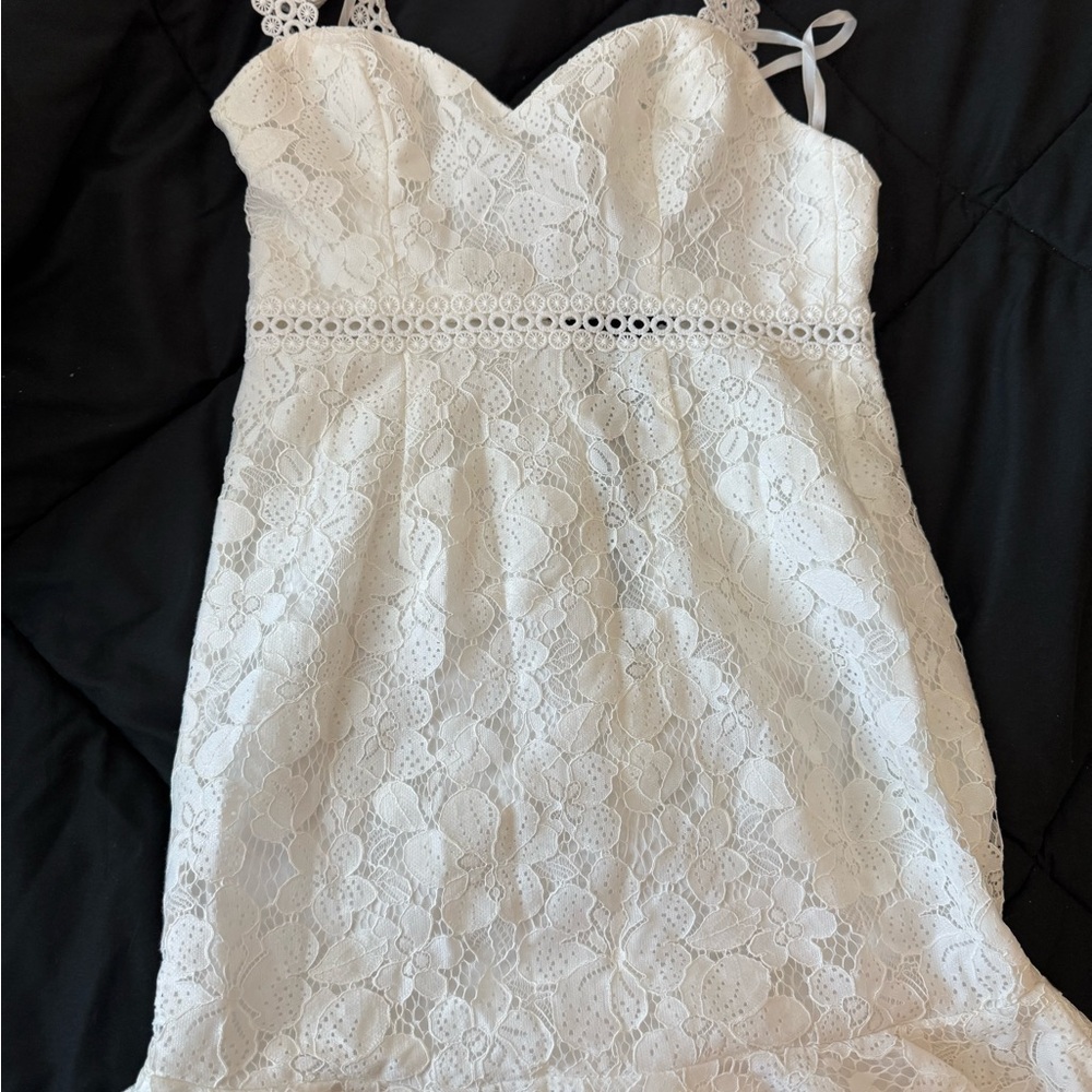 Elegant White Lace Dress